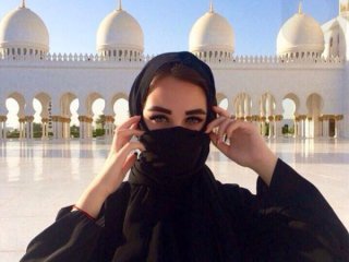 Главная фотография любовницы Милана