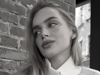 Главная фотография любовницы Яна