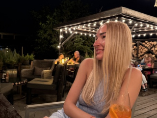 Главная фотография любовницы Karina