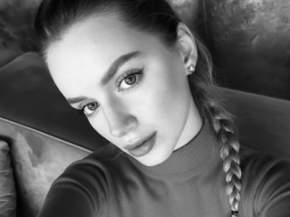 Главная фотография любовницы Яна